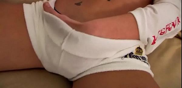 Brooke Skye masturbates on the couch
